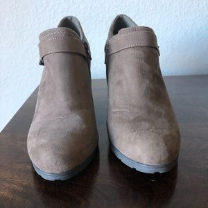 White Mt. Heeled brown faux suede boots